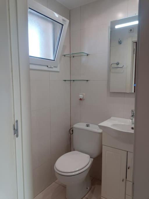 Estudio Con Vistas, Roses Luaran gambar